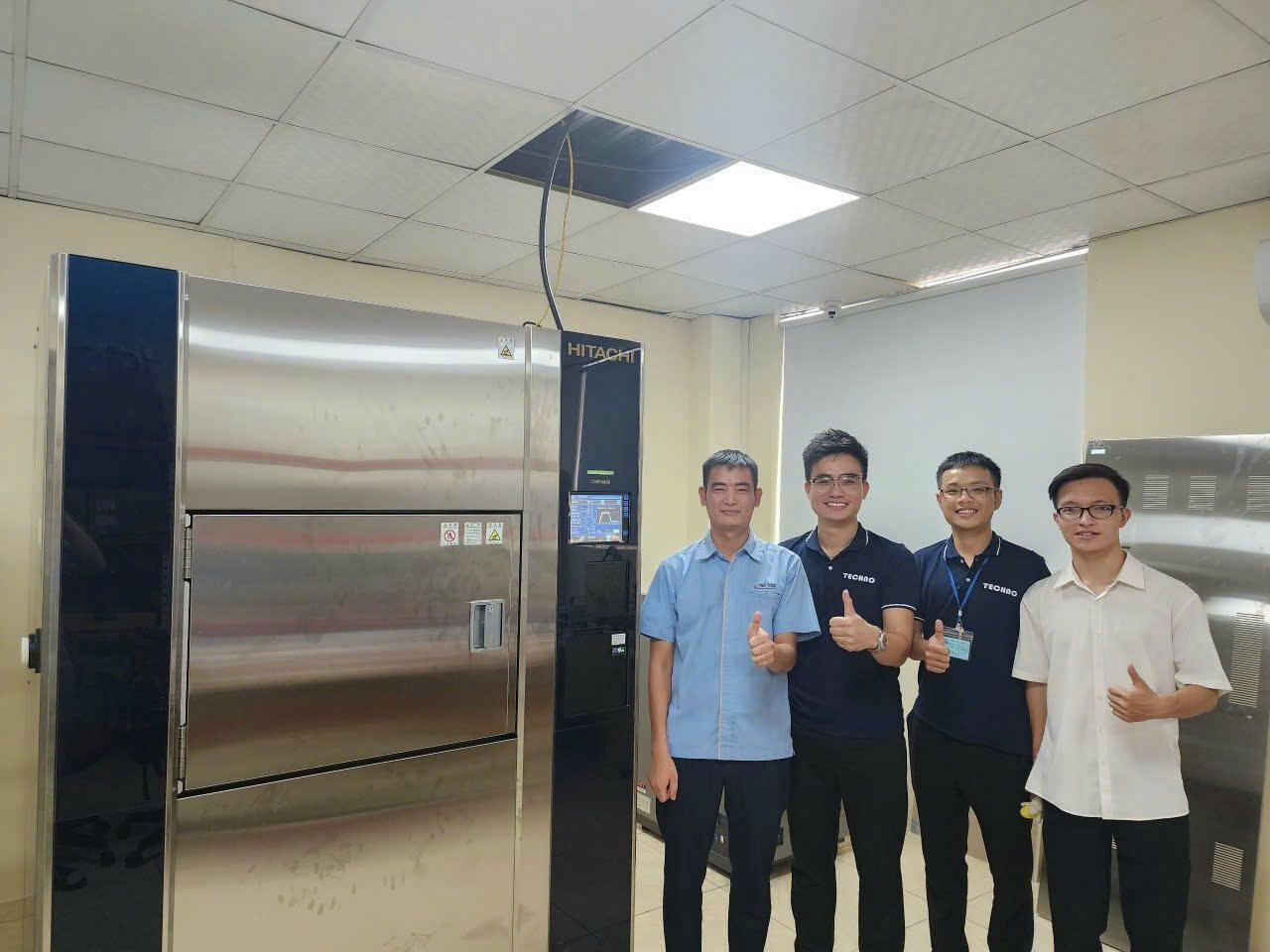 Techno thực hiện vệ sinh, kiểm tra buồng thử hiện trước khi hiệu chuẩn 