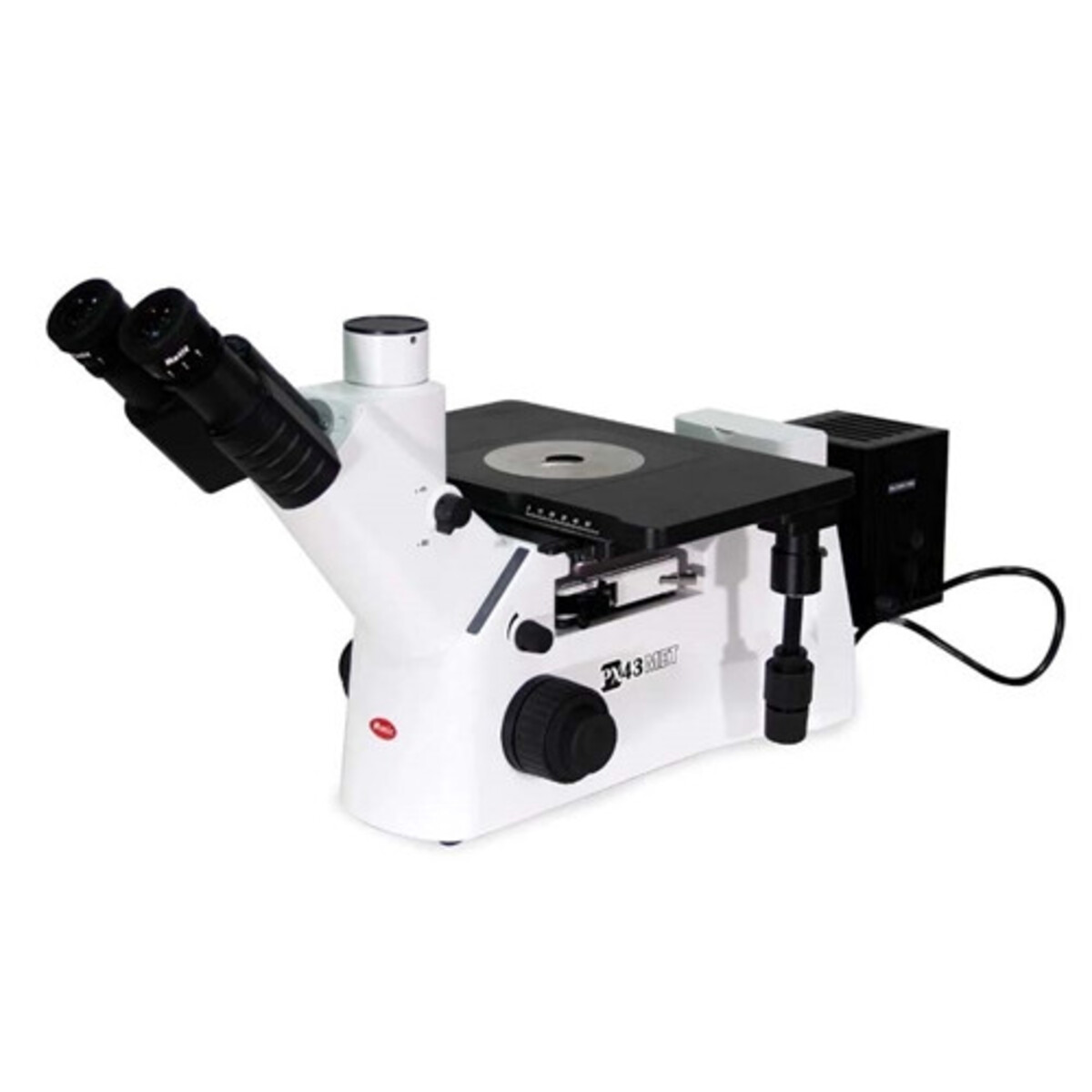 MOTIC AE2000MET thuộc phân khúc cao hơn với bàn soi rộng 